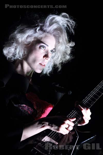 ST VINCENT - 2014-02-18 - PARIS - La Cigale - 